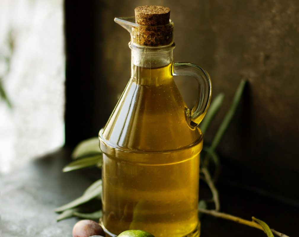 bottiglia di olio extravergine per la conservazione sott'olio