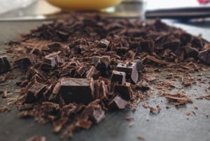 cioccolato fondente in pezzi