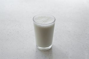 latte di soia per banana bread vegano