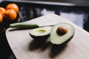 avocado biologico per crostone vegetariano