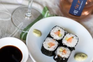 sushi con salmone affumicato e avocado