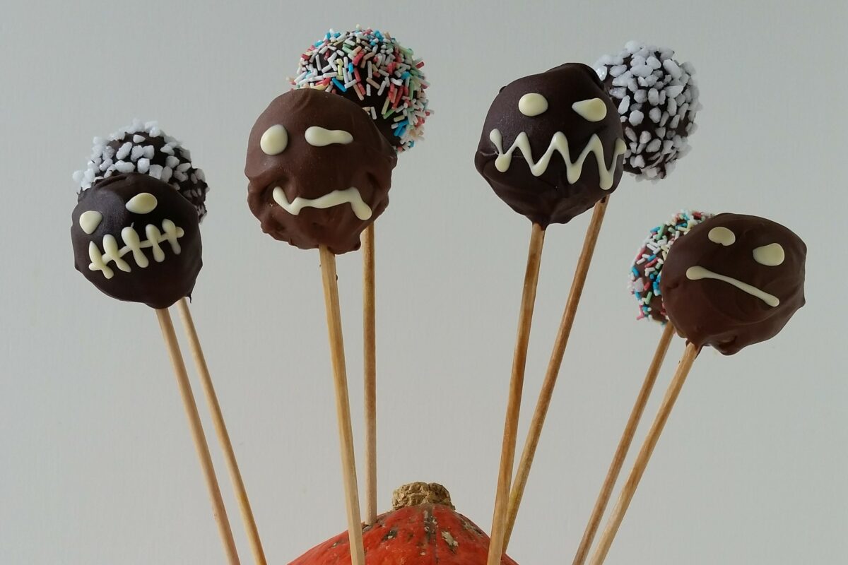 ricetta per i cake pops al cioccolato decorati per halloween