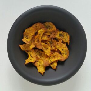chips di zucca cotte al forno e aromattizzate al rosmarino