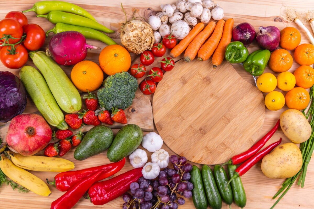 frutta e verdura sono un ottimo spuntino nell'alimentazione biologica